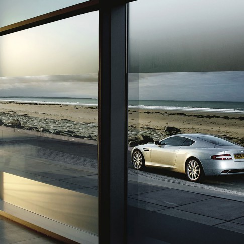 Transportationfoto - Aston Martin DB9 mit Meer im Hintergrund