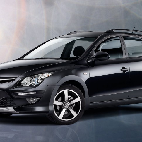 Transportationfoto - Schwarzer Hyundai I30 Front/Seite_Studio39 Duesseldorf