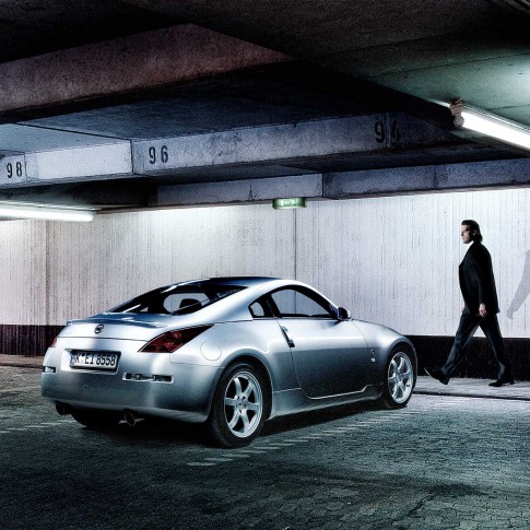 Transportation - Silberner Nissan Z350 in Parkhaus, Borho-Fotografie