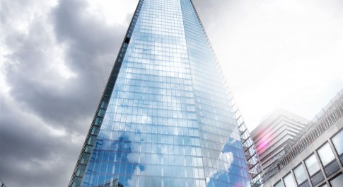 Architektur--Glasgebaeude-Wolkenkratzer---The-Shard--London