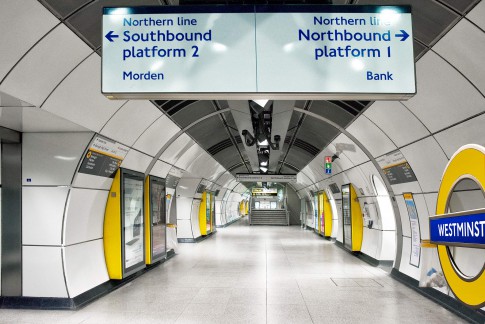Architektur--Innenarchitekturfoto--U-Bahn-Station--Westminster-Station--London